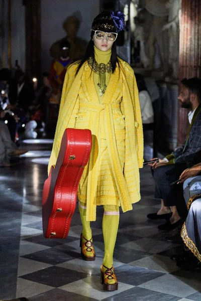 Look 77